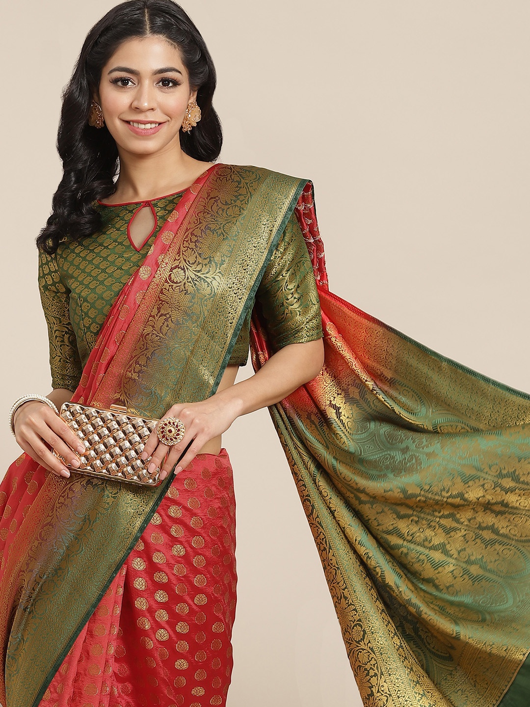 

RAJGRANTH Women Red & Green Zari Woven Design Silk Cotton Banarasi Saree