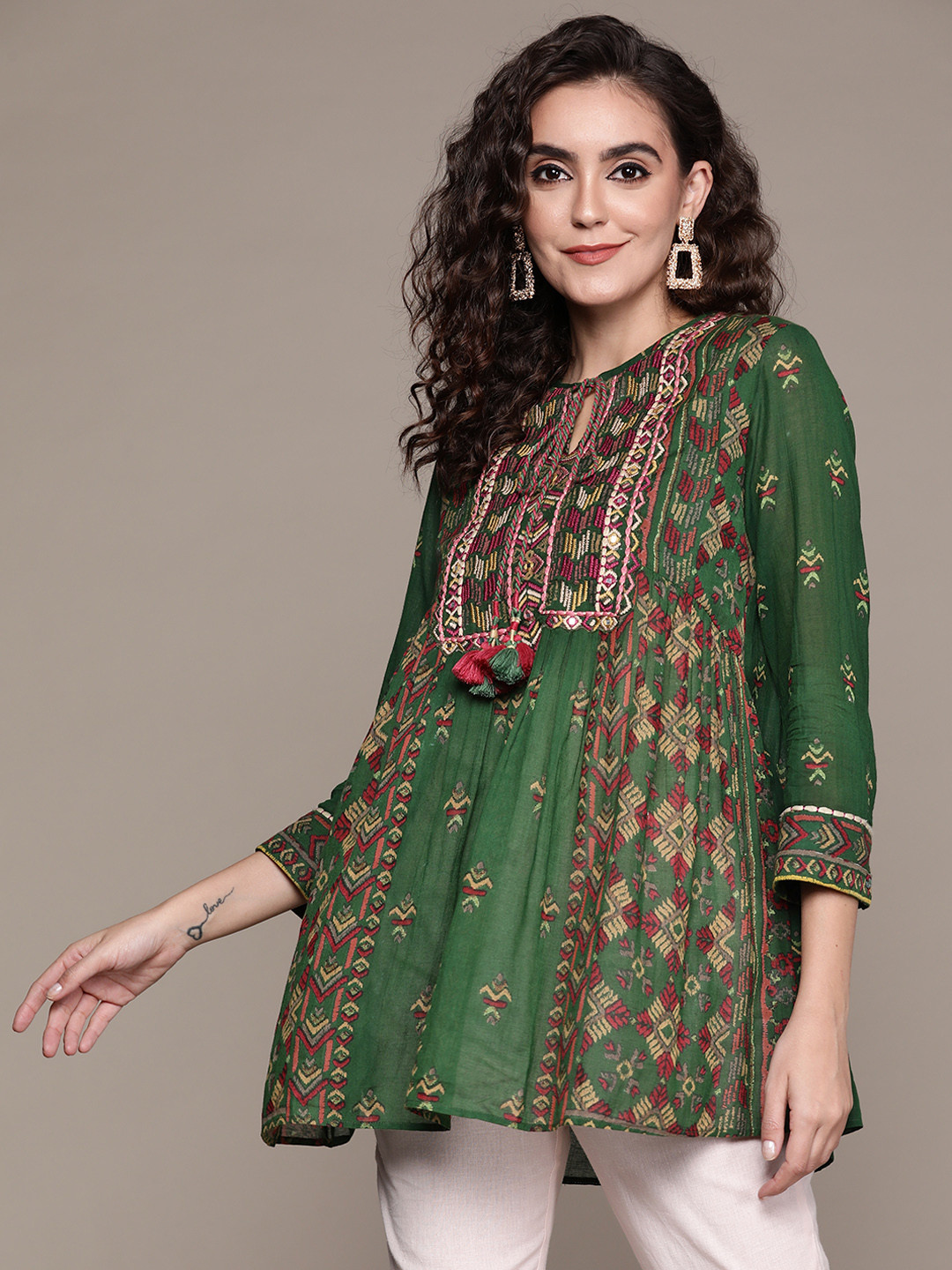 

Ritu Kumar Women Green Geometric Embroidered Pleated Yoke Design Kurti