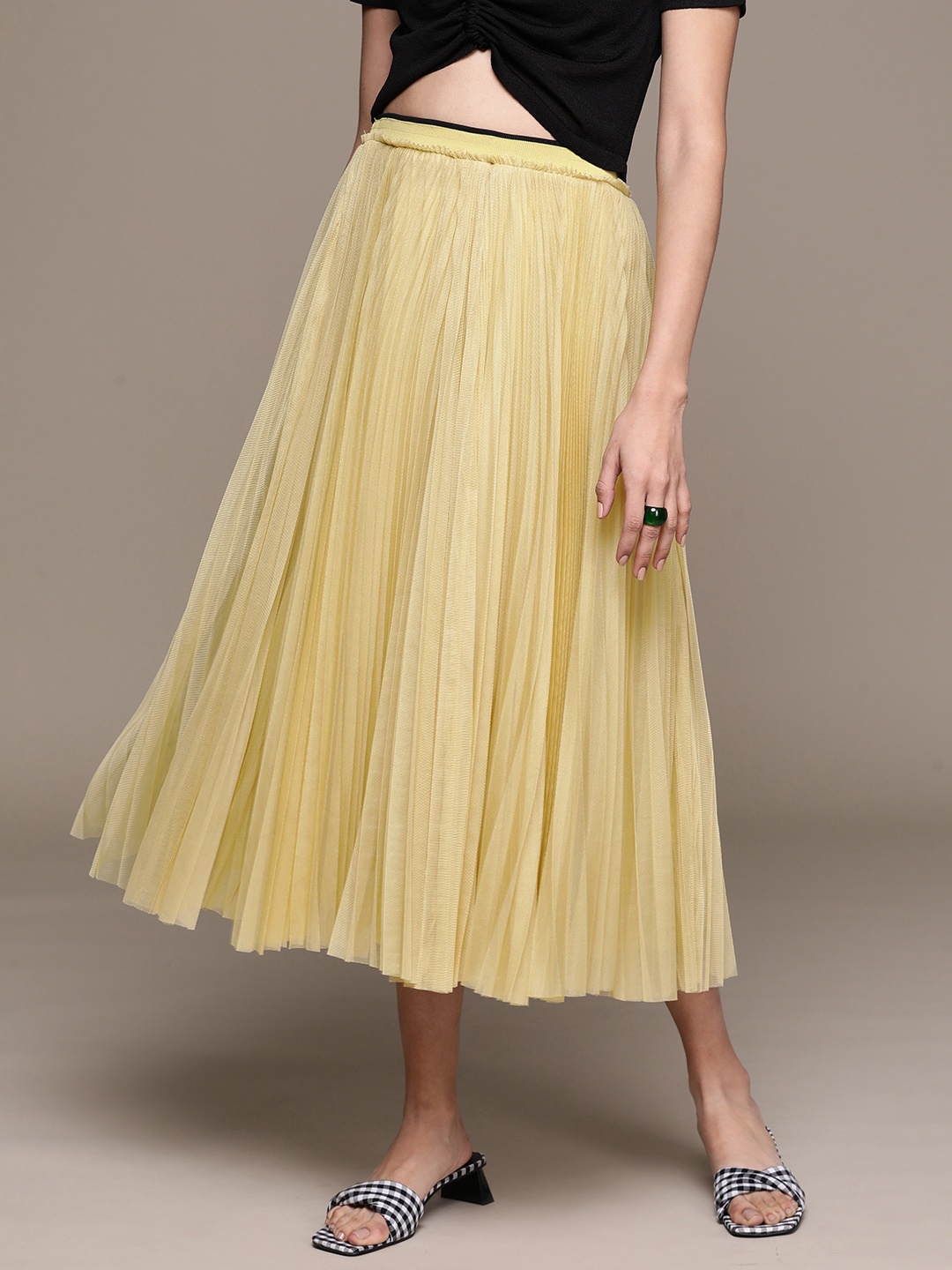 

Label Ritu Kumar Solid Knitted Accordion Pleated Skirt, Yellow