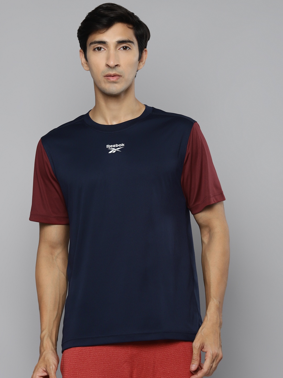 

Reebok Men Navy Blue Vector Speedwick Training T-shirt