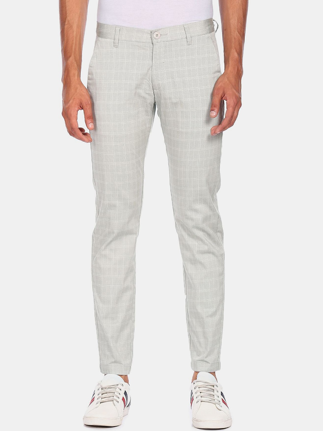 

Ruggers Men Grey & White Checked Chinos Trousers