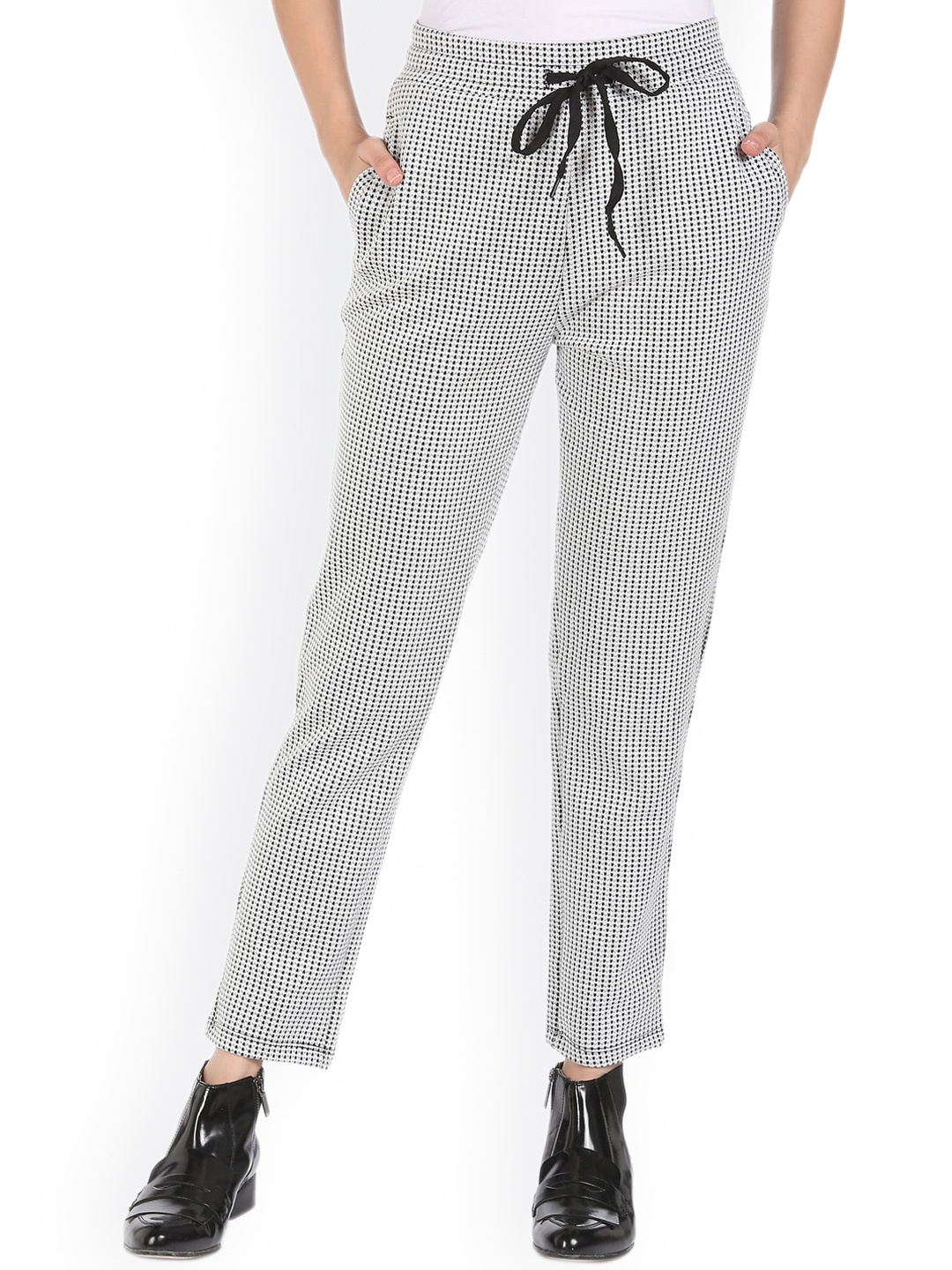 

Sugr Women White & Black Printed Trousers