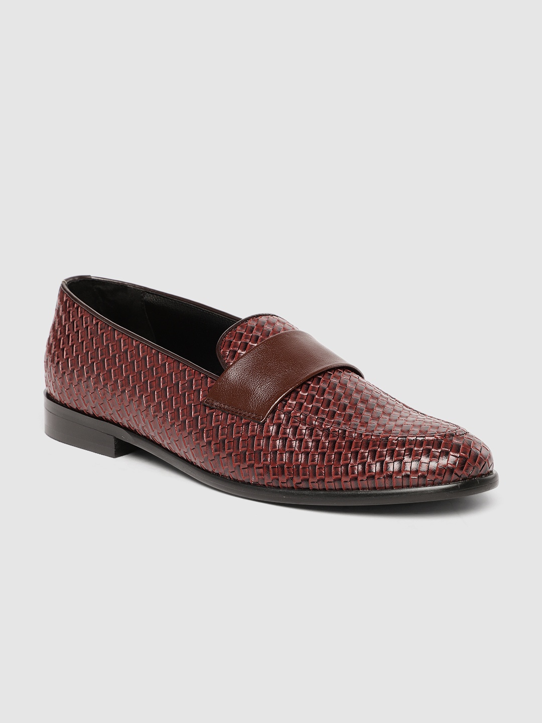 

The Alternate Men Burgundy Textured PU Loafers