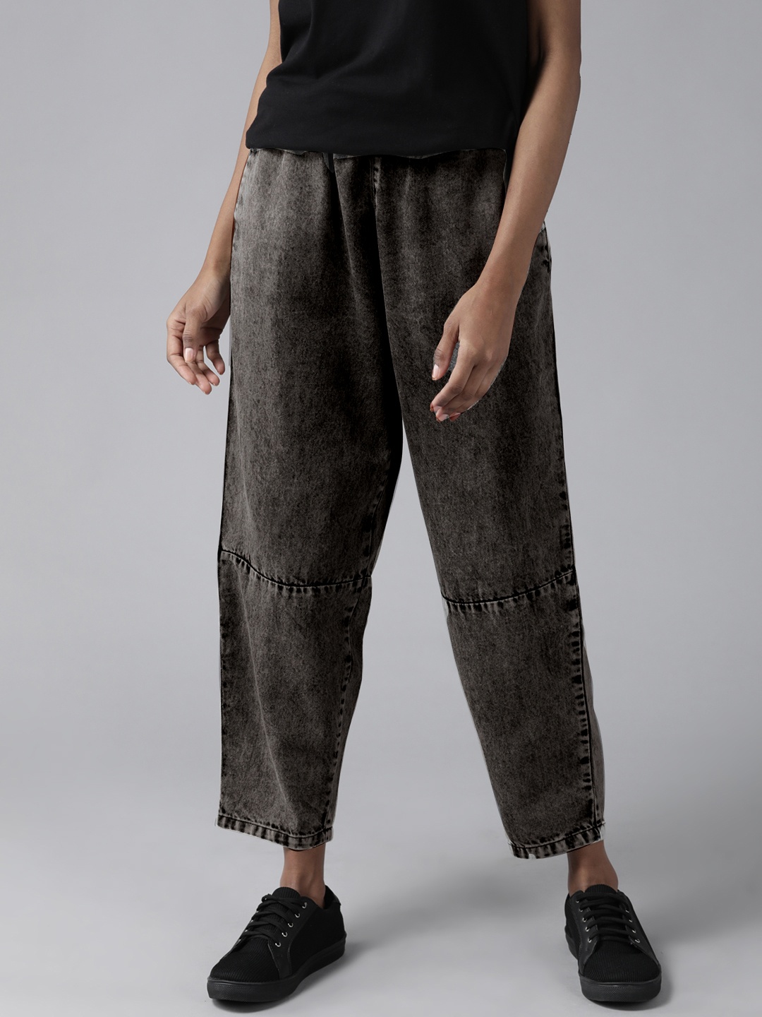 

Roadster Women Grey Solid Pure Cotton Mid rise Slouchy Jogger Jeans