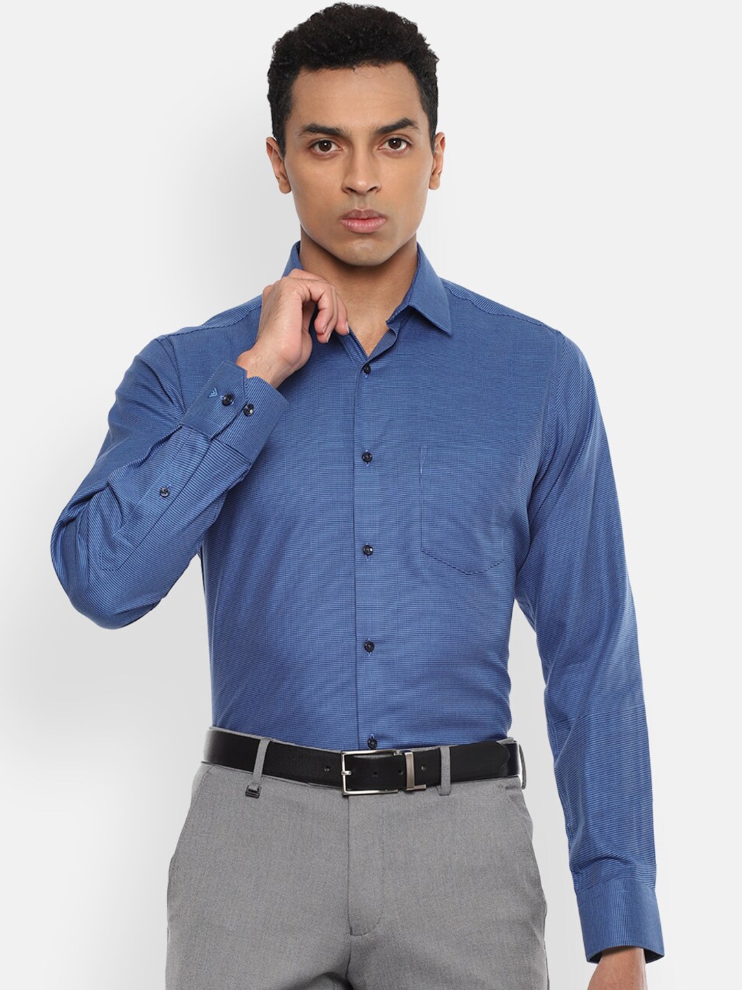 

Van Heusen Men Navy Blue Cotton Checked Formal Shirt