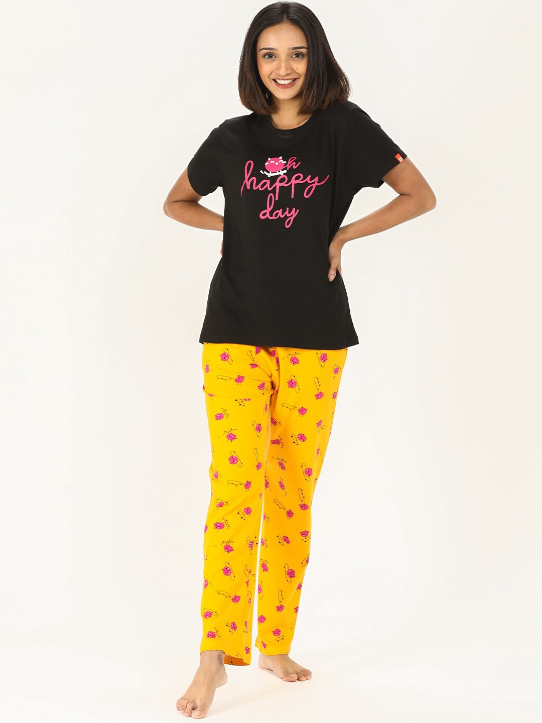 

Evolove Women Black & Yellow Printed Night suit