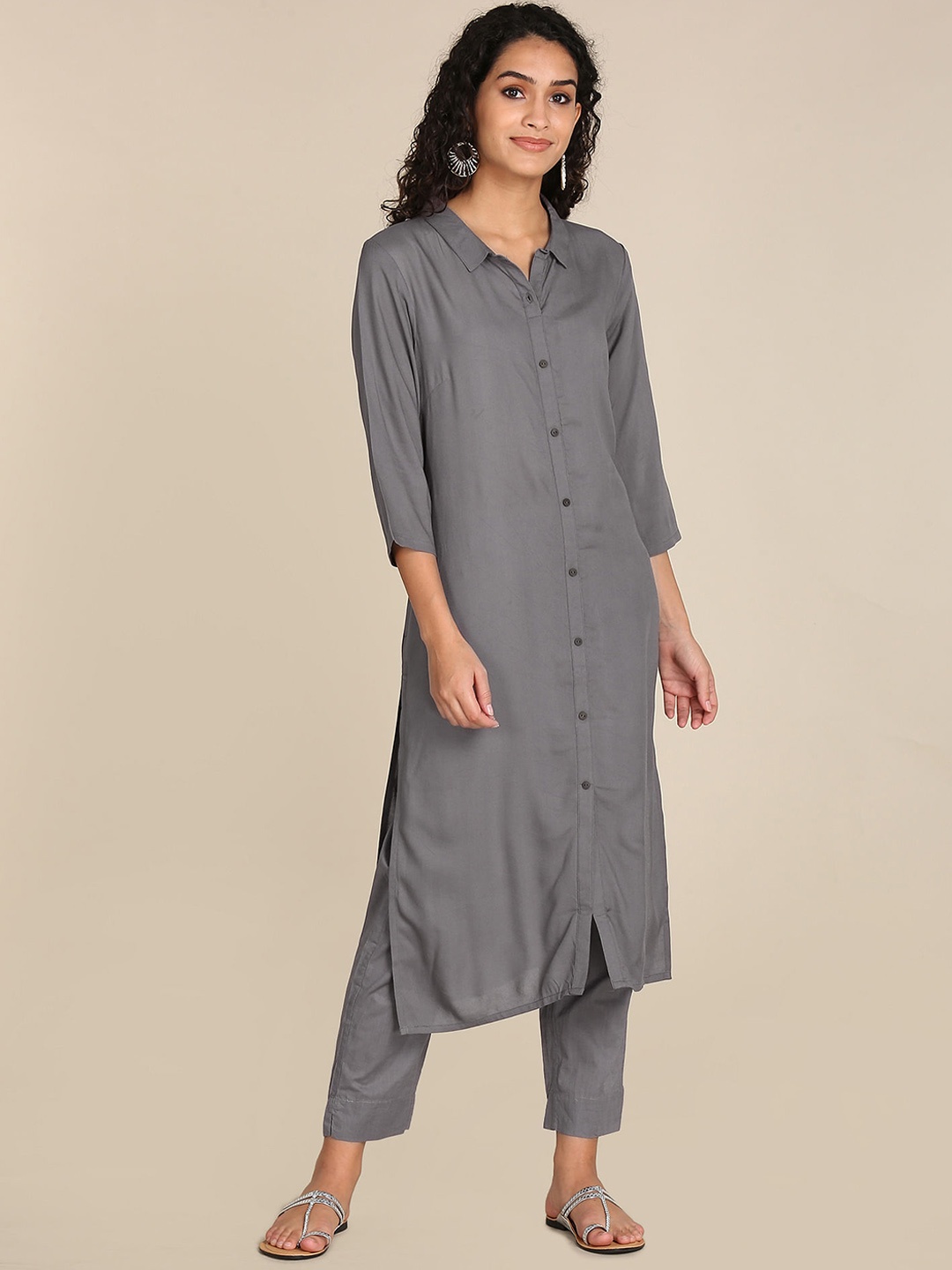 

Karigari Women Grey Solid Shirt Collar Kurta