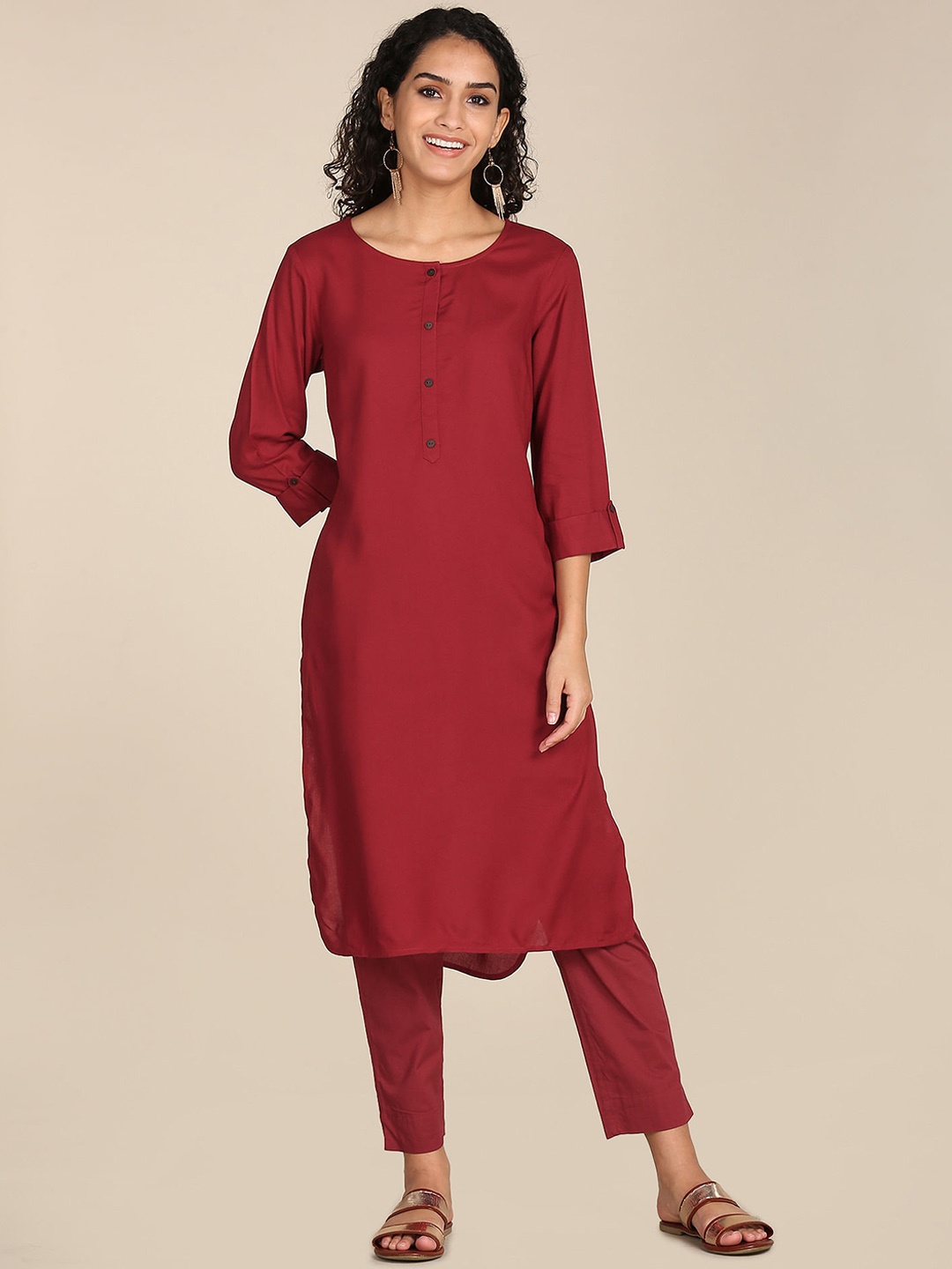 

Karigari Women Red Solid Roll-Up Sleeves Kurta