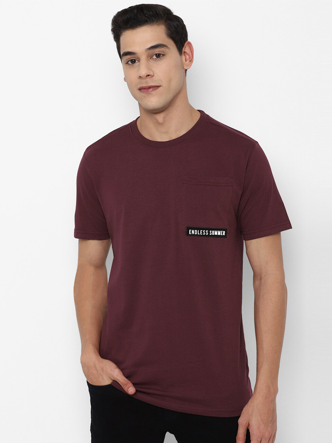 

FOREVER 21 Men Maroon & Black Solid Round Neck T-shirt