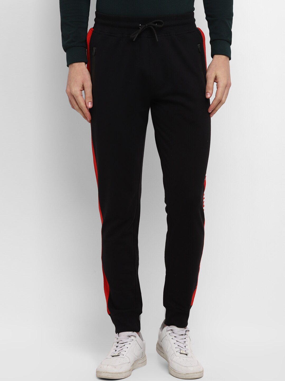 

Alan Jones Men Black Solid Slim-Fit Joggers Track Pant