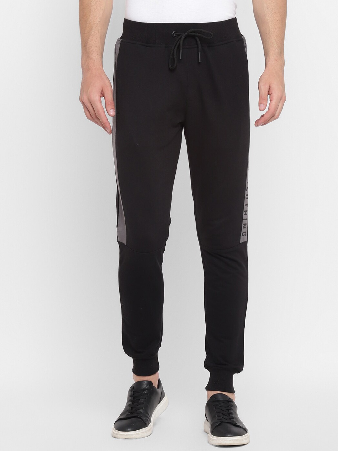 

Alan Jones Men Black Solid Slim-Fit Joggers