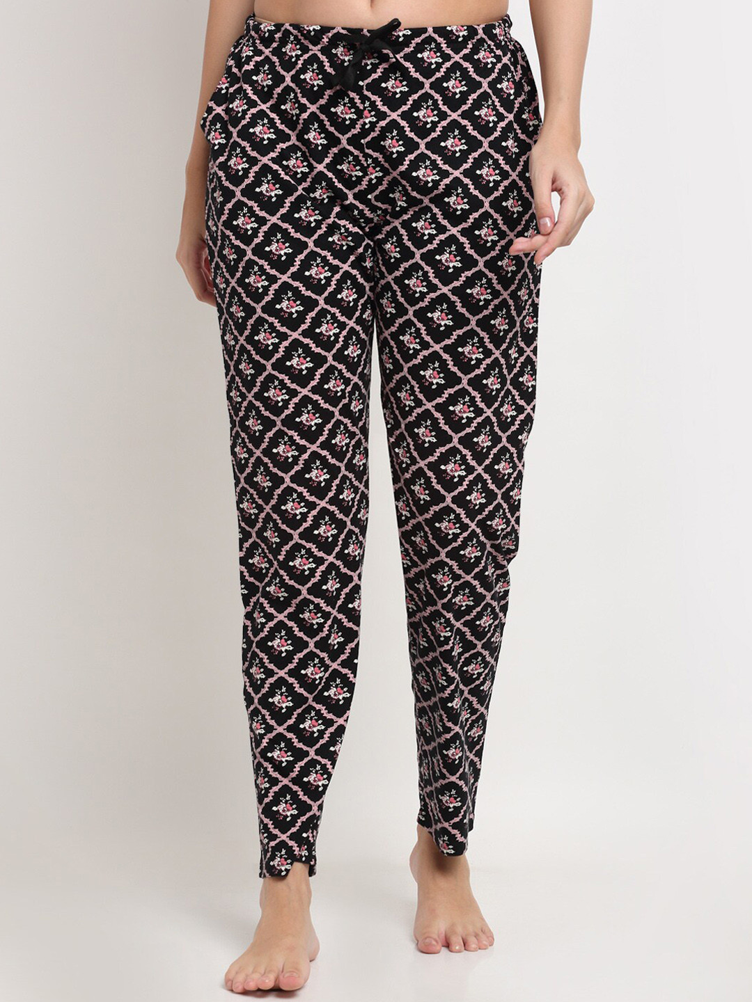

Kanvin Women Black & White Printed Pure Cotton Lounge Pant