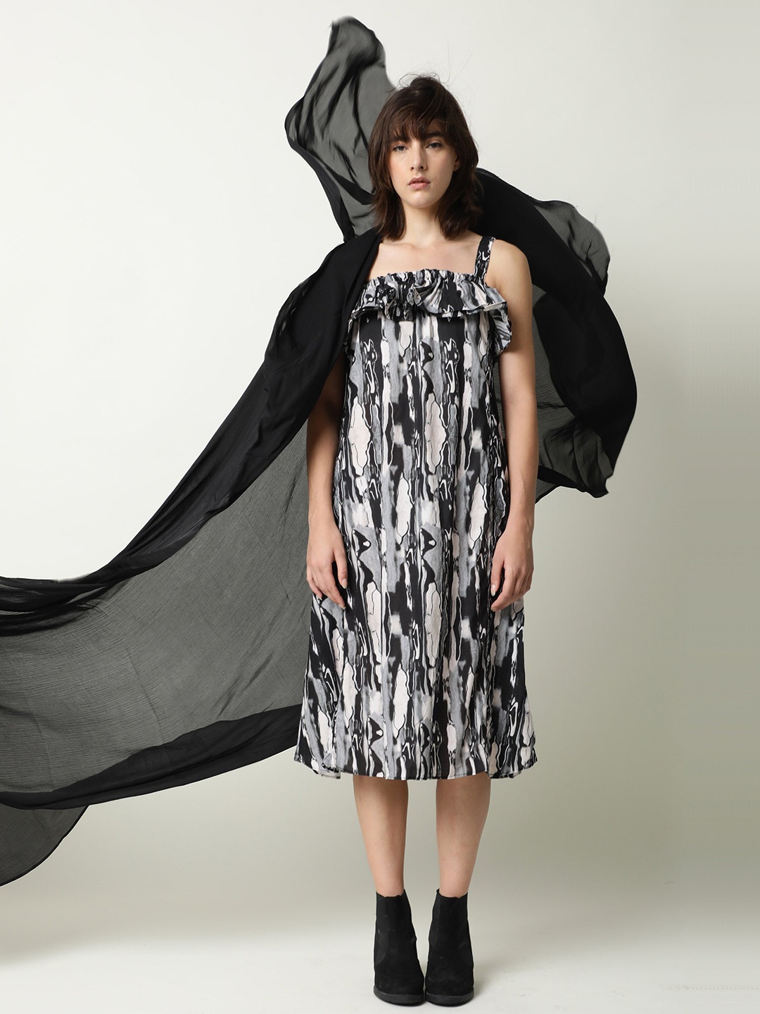 

RAREISM Black Abstarct Printed Midi Dress