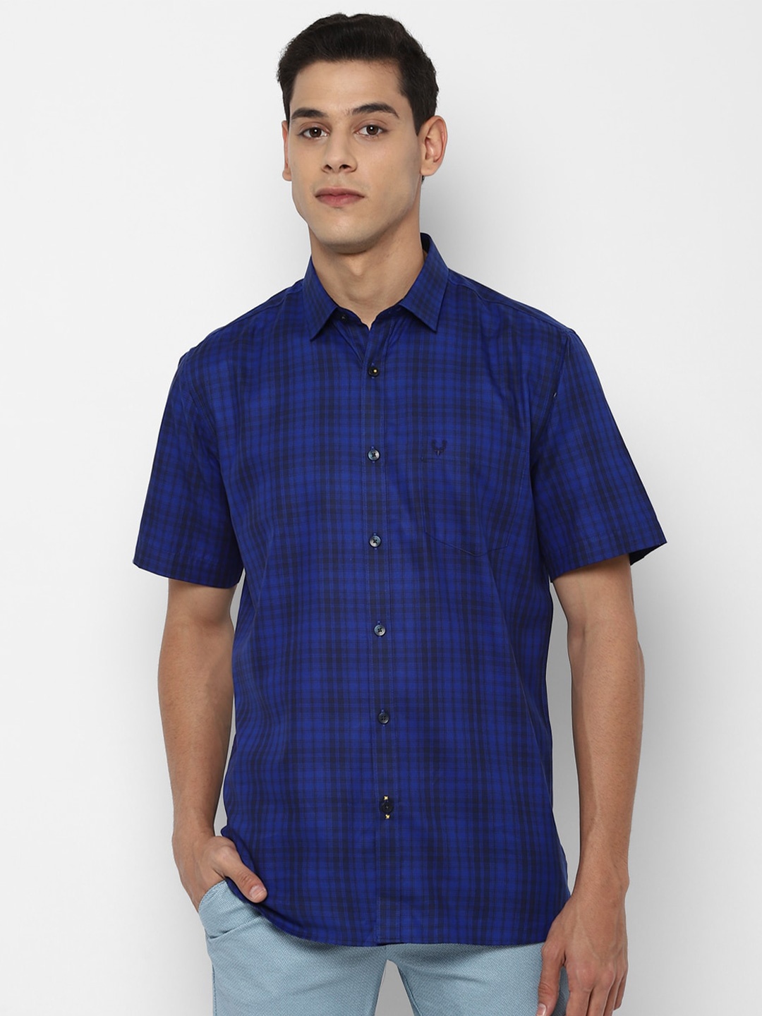 

Allen Solly Men Blue Checked Pure Cotton Casual Shirt