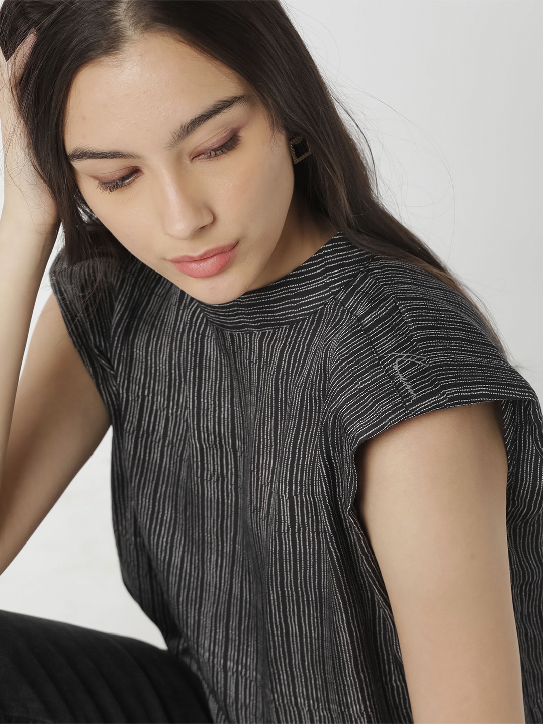 

RAREISM Black Striped High Neck Sleeveless Top