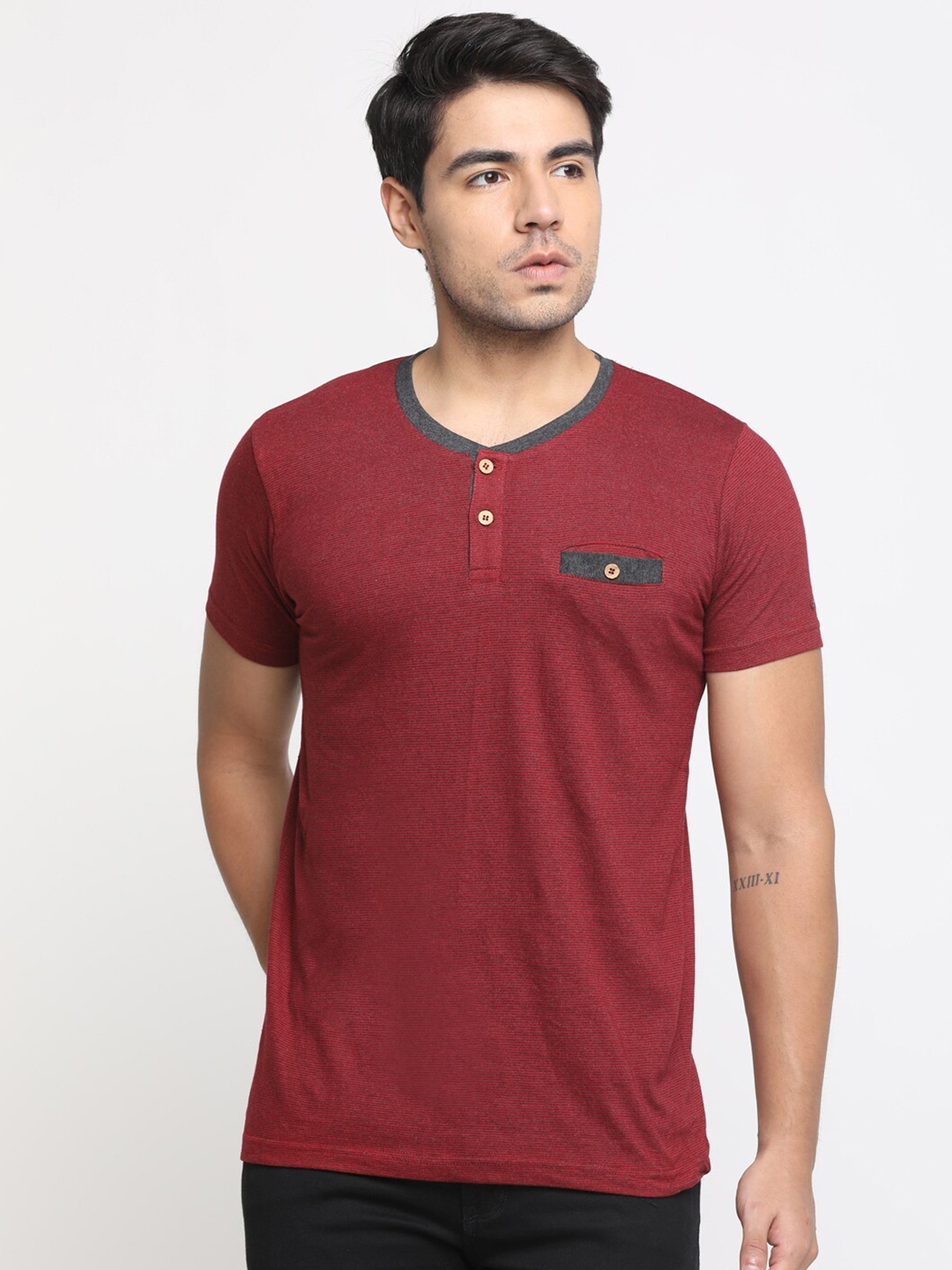 

Masculino Latino Men Red Cotton Henley Neck T-shirt