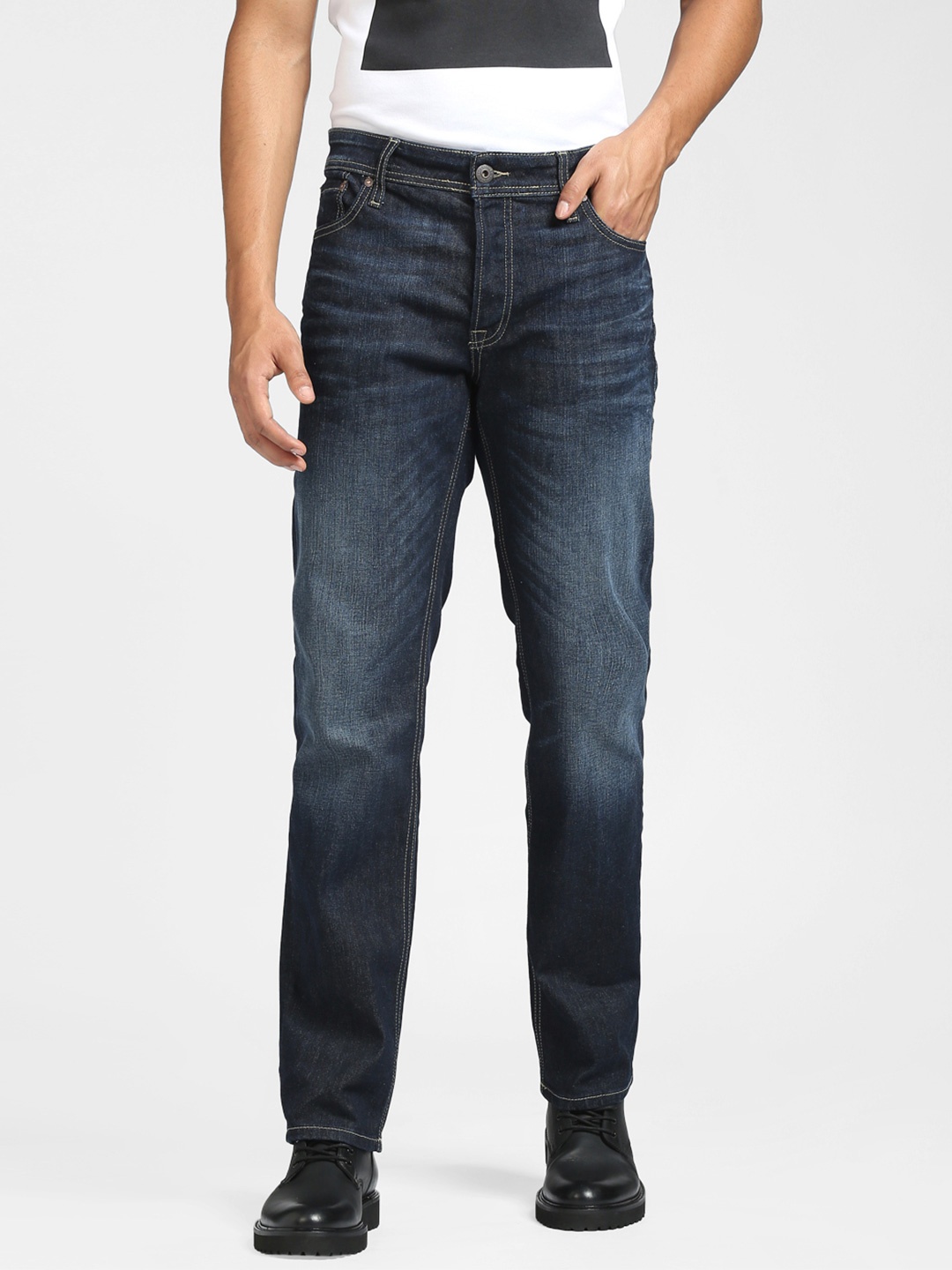 

Jack & Jones Men Blue Low-Rise Mildly Distressed Light Fade Stretchable Cotton Jeans