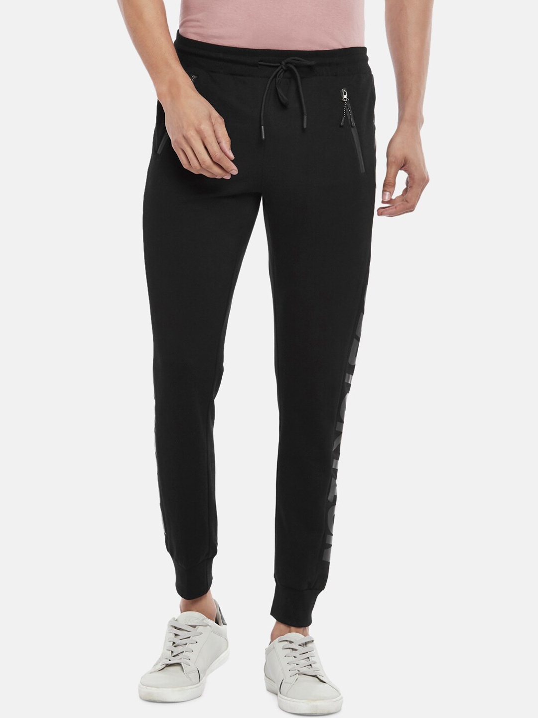 

People Men Black Solid Joggers Trousers