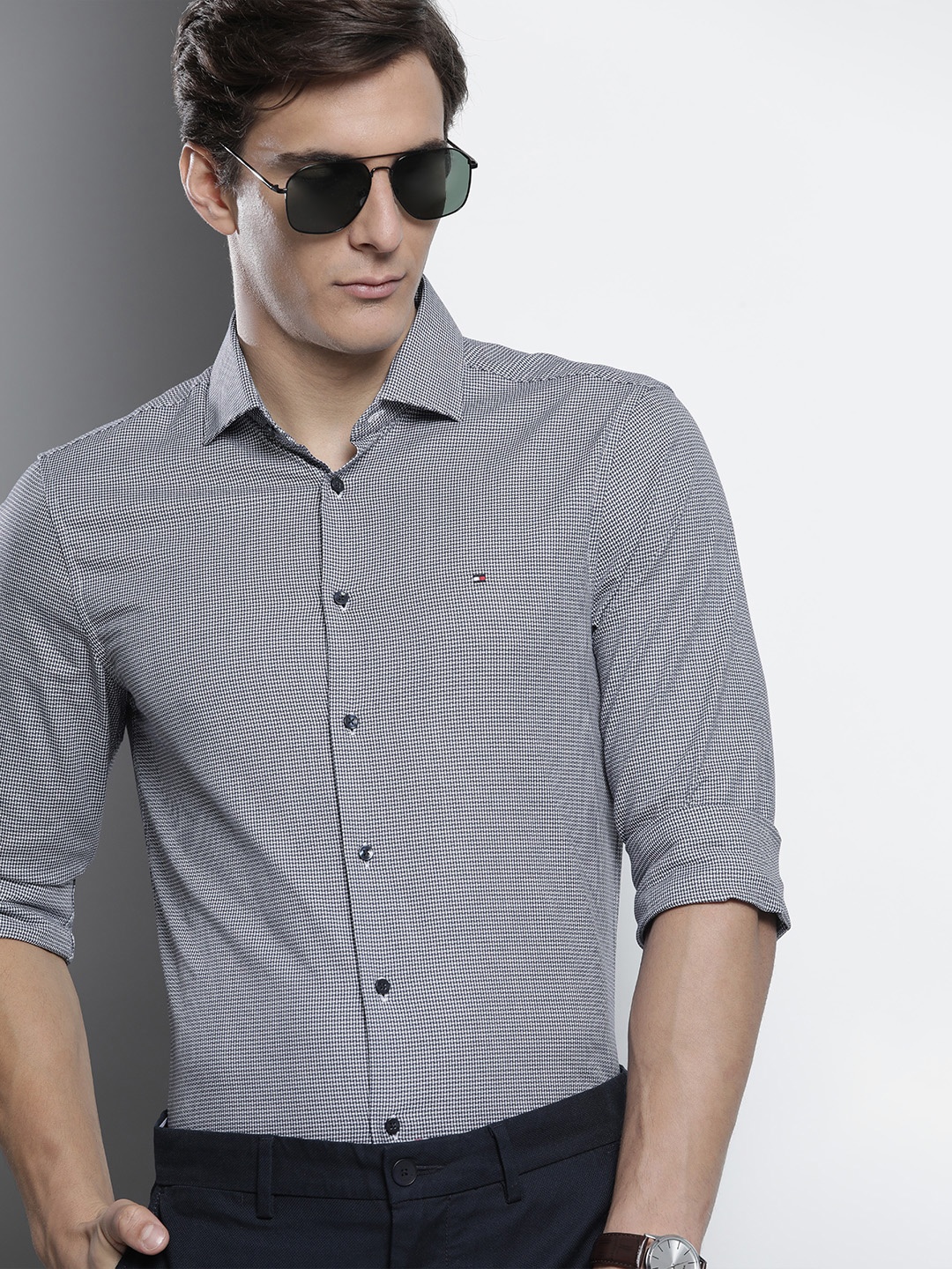 

Tommy Hilfiger Men Navy Blue & White Textured Slim Fit Casual Shirt