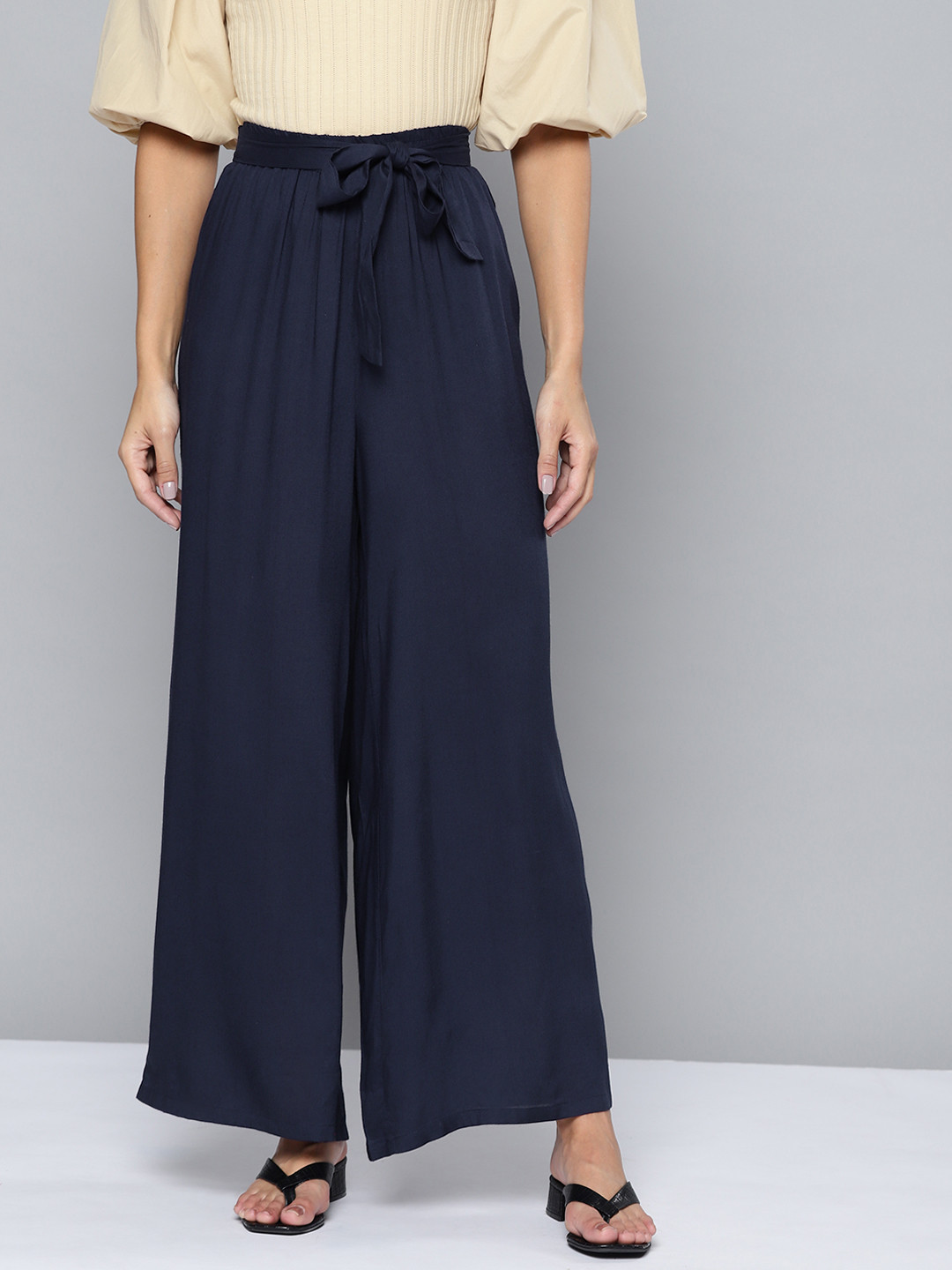 

Chemistry Women Solid Belted Wide Leg Trousers, Navy blue