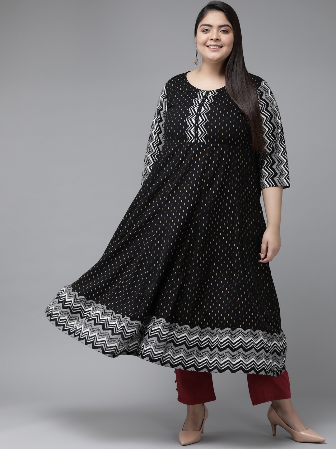 

YASH GALLERY Women Black Geometric Printed Kurta