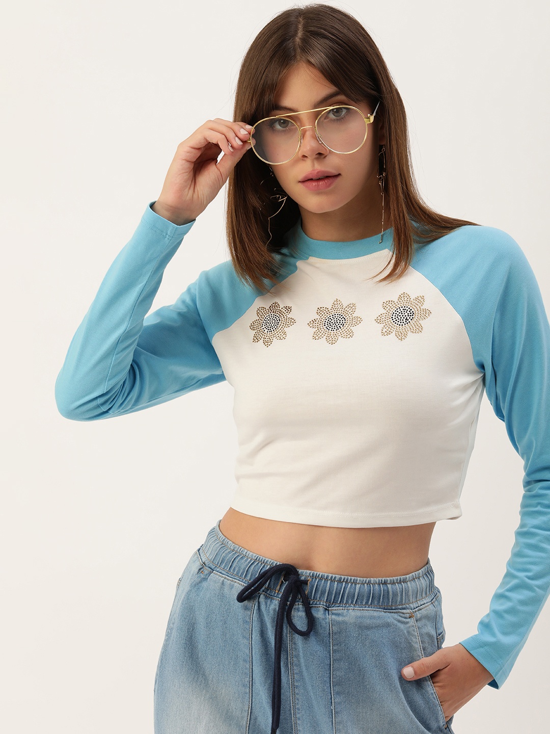 

FOREVER 21 Women White & Blue Colourblocked Raglan Sleeves Crop T-shirt