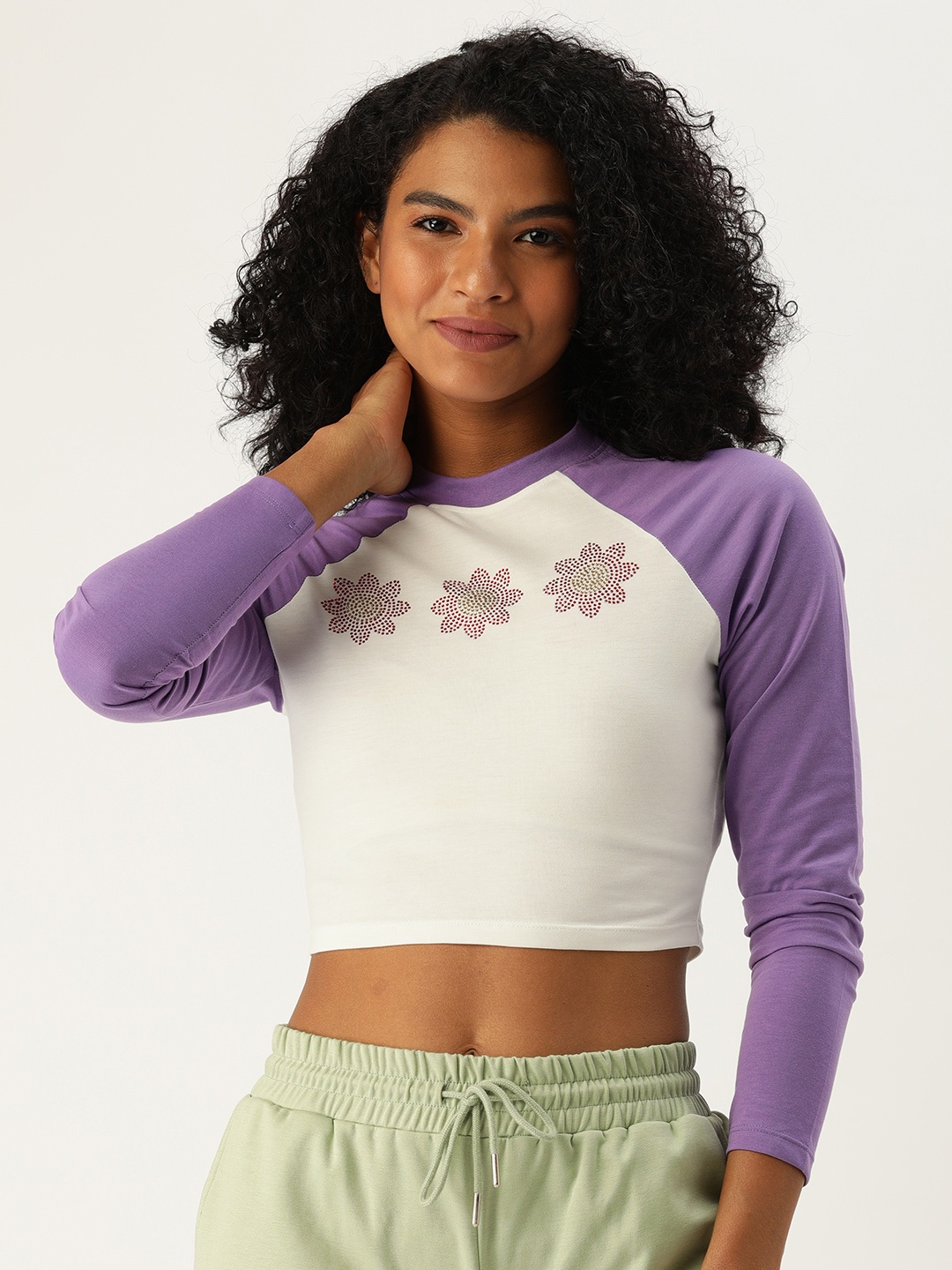 

FOREVER 21 Women White & Purple Colourblocked Raglan Sleeves Cropped Boxy Top