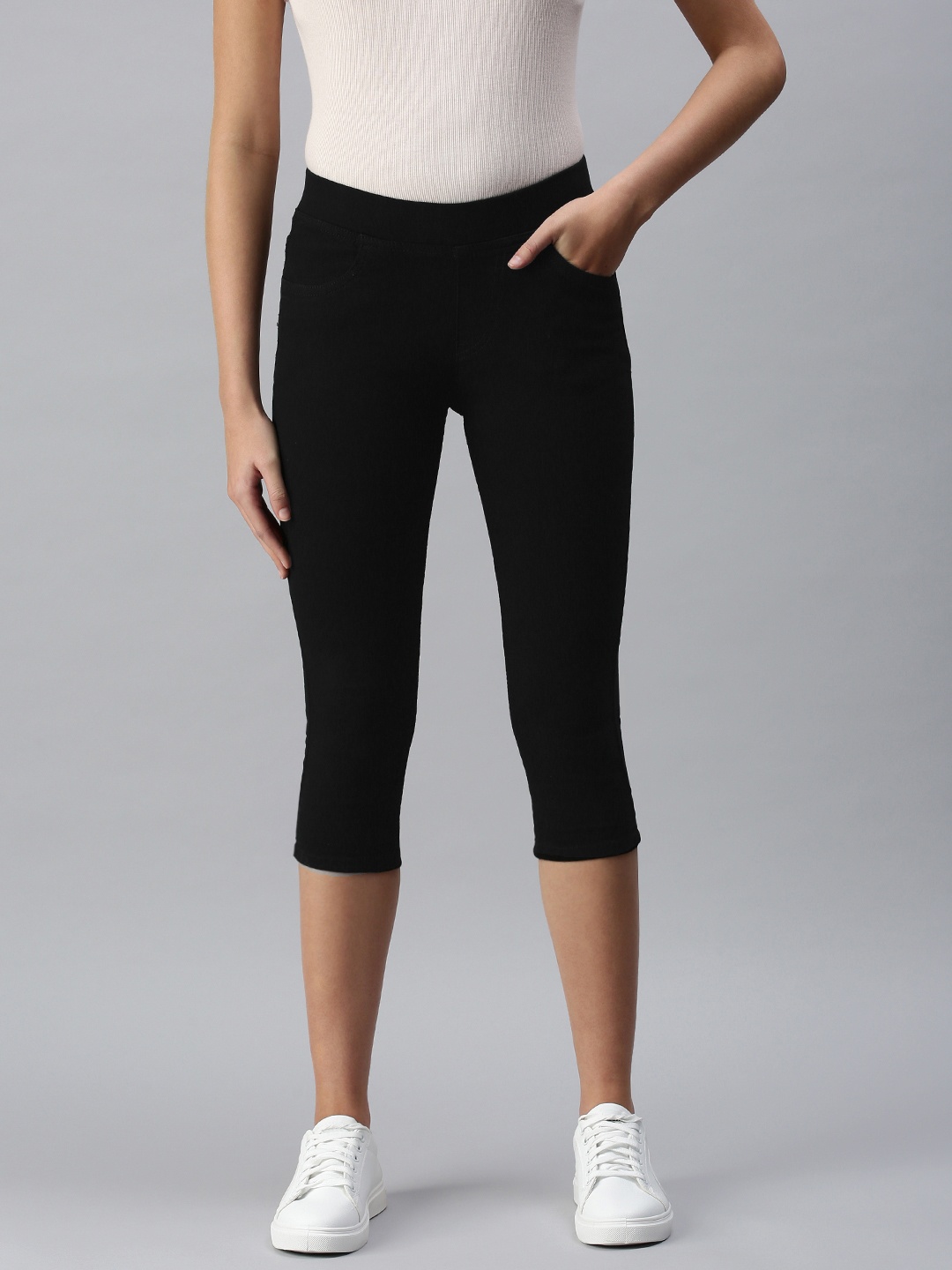 

ADBUCKS Women Black Slim Fit Capris