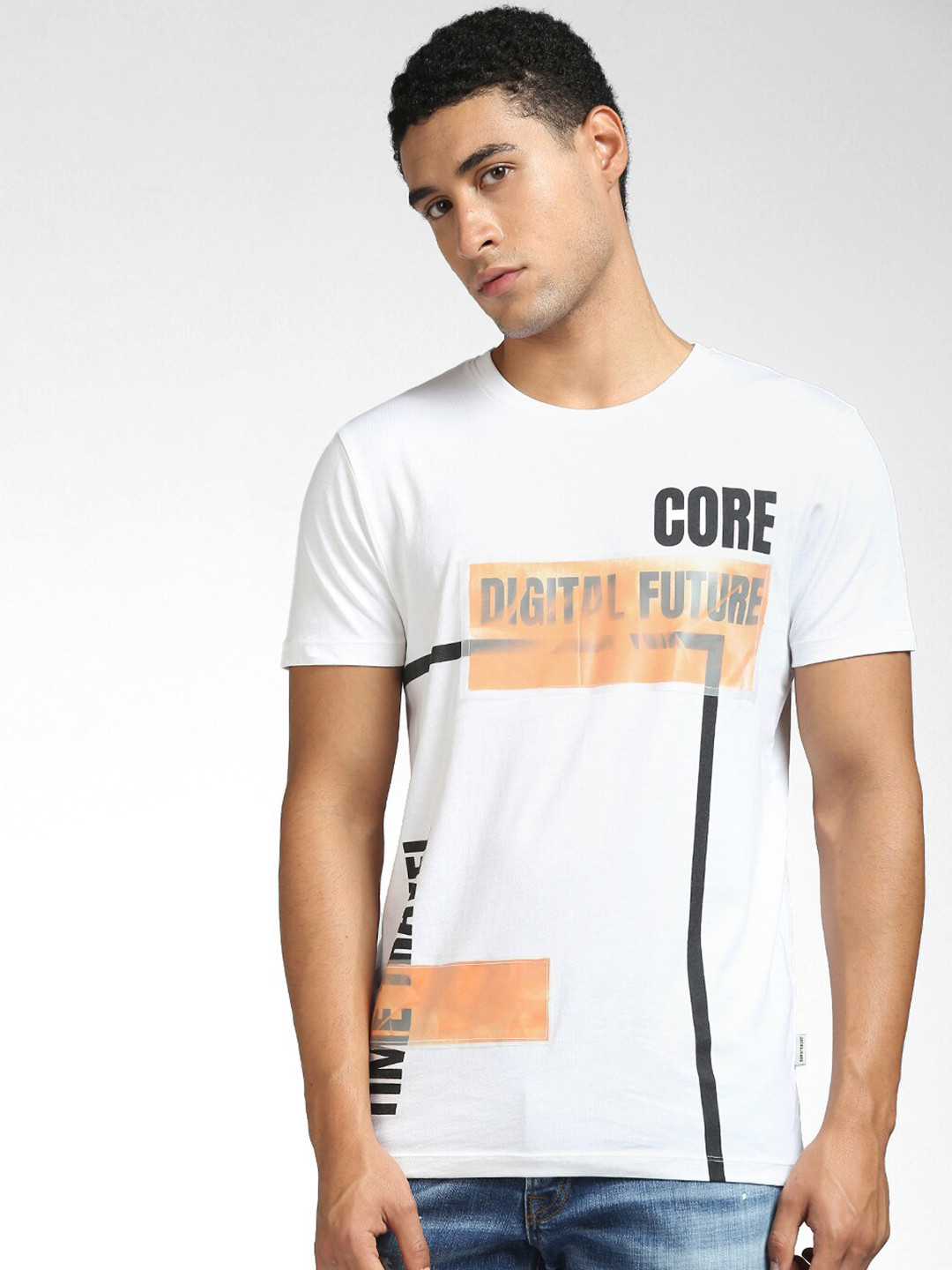 

Jack & Jones Men White & Black Typography Printed Cotton T-shirt