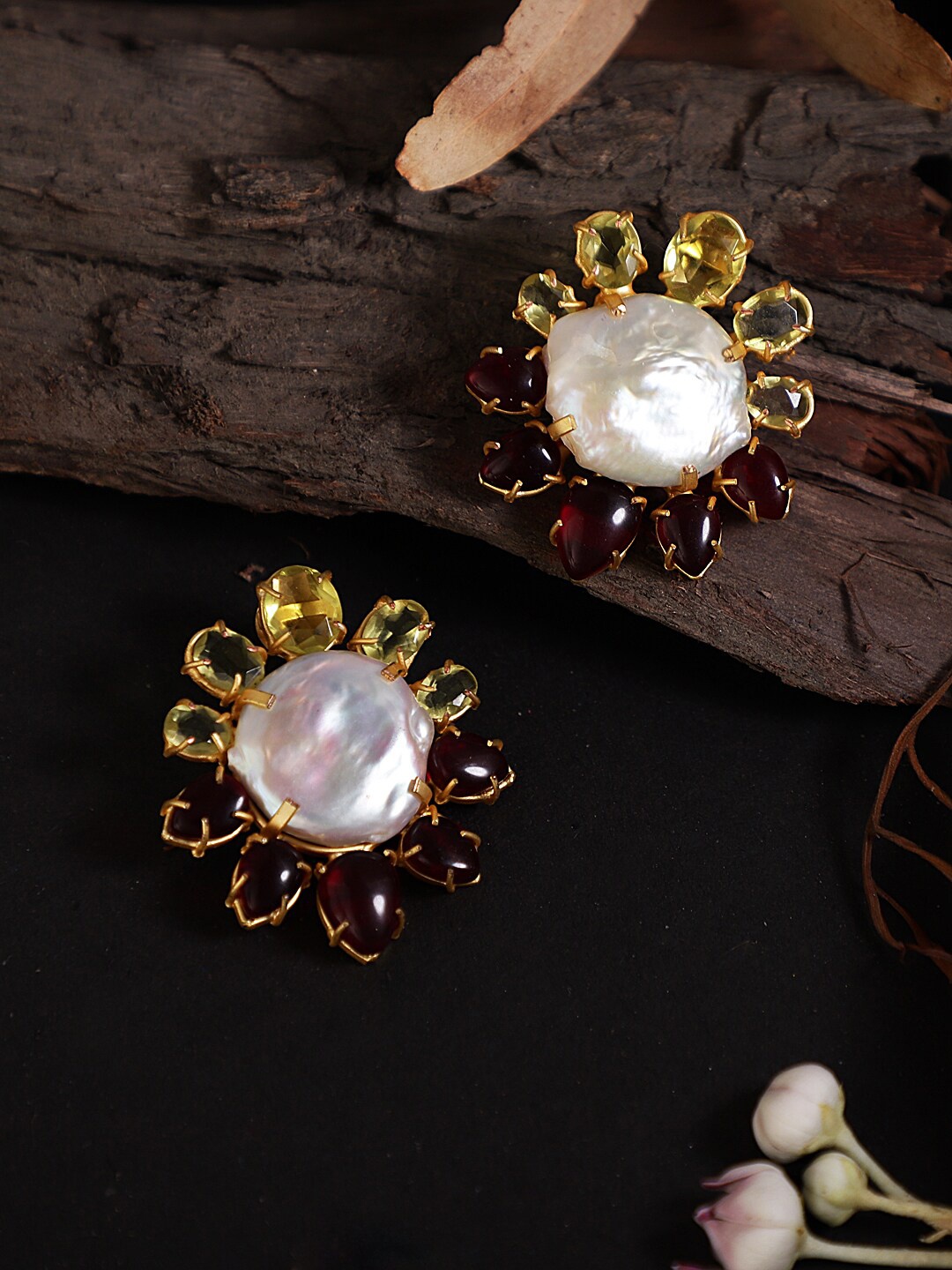 

XAGO Women Yellow & Red Contemporary Studs Earrings