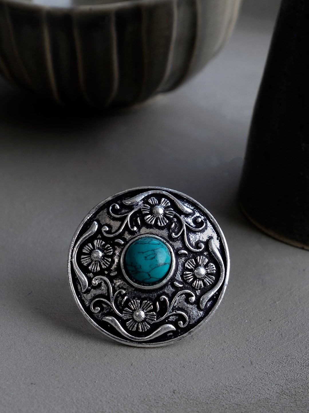 

Infuzze Silver-Plated & Blue Stone Studded Finger Ring