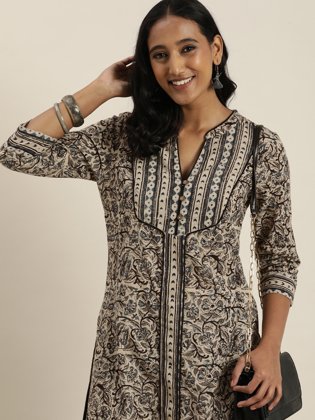 

Taavi Women Multicoloured Kalamkari Printed Casual Kurta, Multi