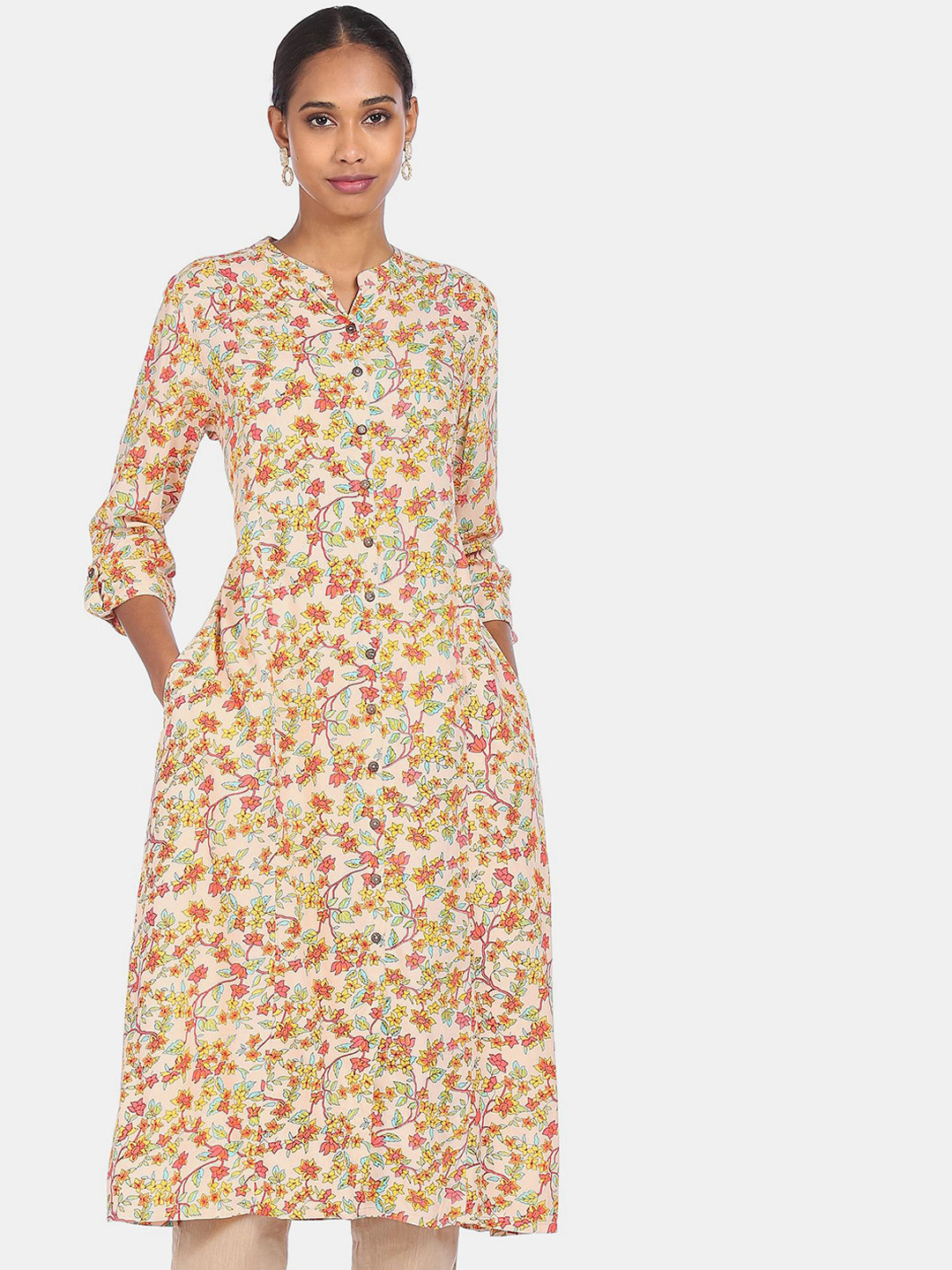 

Karigari Women Beige & Pink Floral Printed Kurta