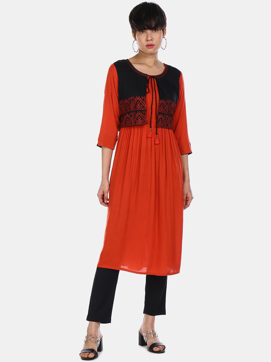 

Anahi Women Rust & Black Embroidered Anarkali Kurta