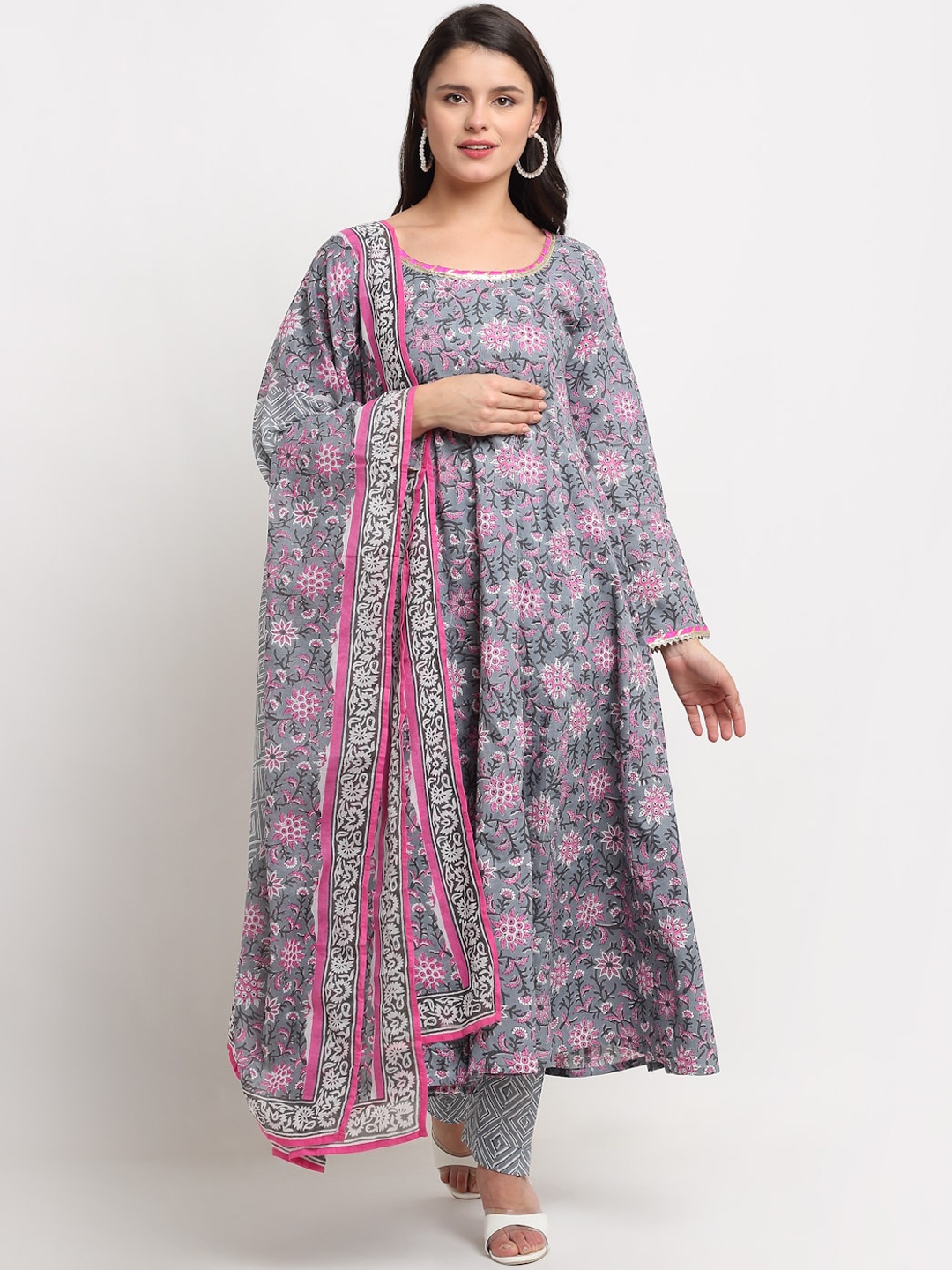 

The Mini NEEDLE Women Grey Floral Pure Cotton Kurta with Trousers & With Dupatta