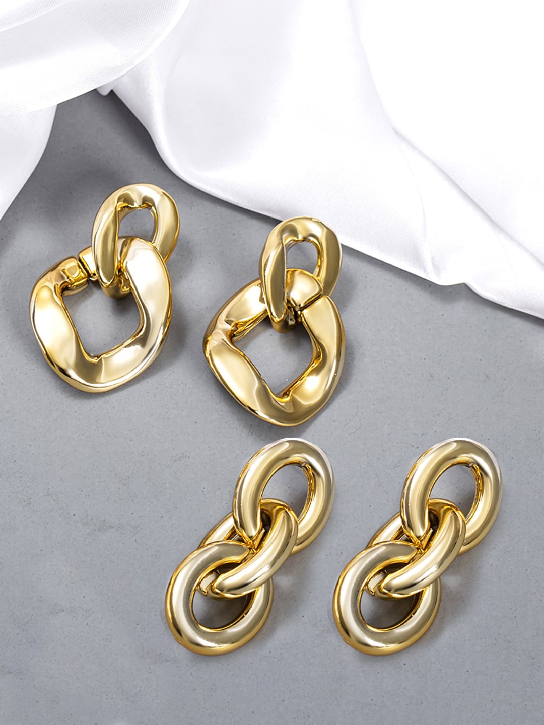 

Yellow Chimes Gold Plated Set of 2 Geometric Design Circle Chain Drop Earrings