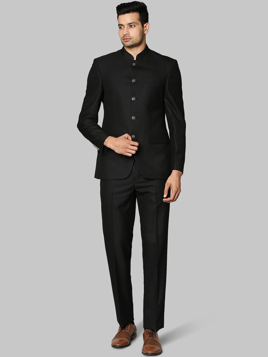 

Raymond Men Black Solid Regular-Fit Single-Breasted Two-Piece Formal Suit
