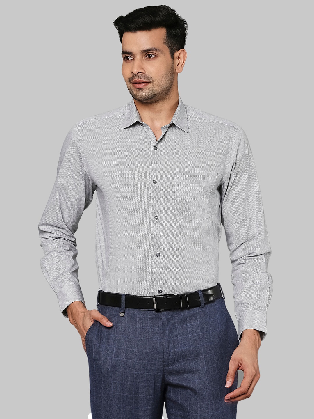 

Park Avenue Men Black & Off-White Regular Fit Printed Formal Shirt