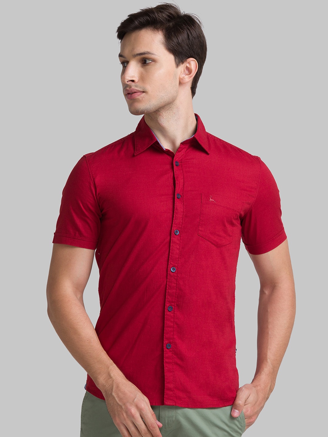 

Parx Men Red Solid Slim Fit Casual Shirt