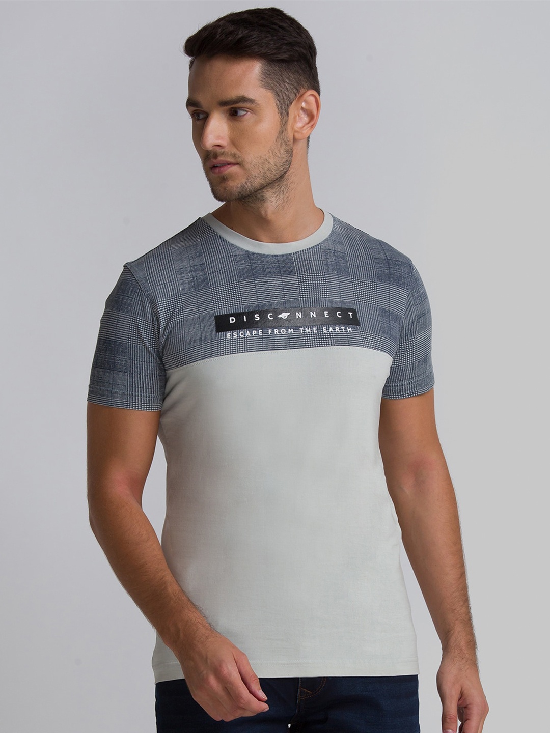 

Parx Men Grey & Off White Colourblocked T-shirt