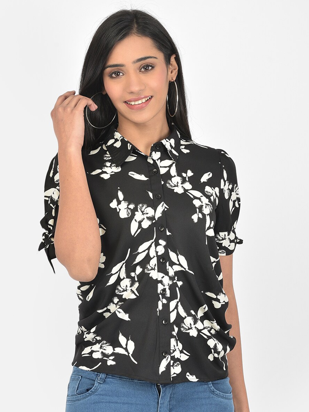 

Latin Quarters Women Black & White Floral Printed Shirt Style Top