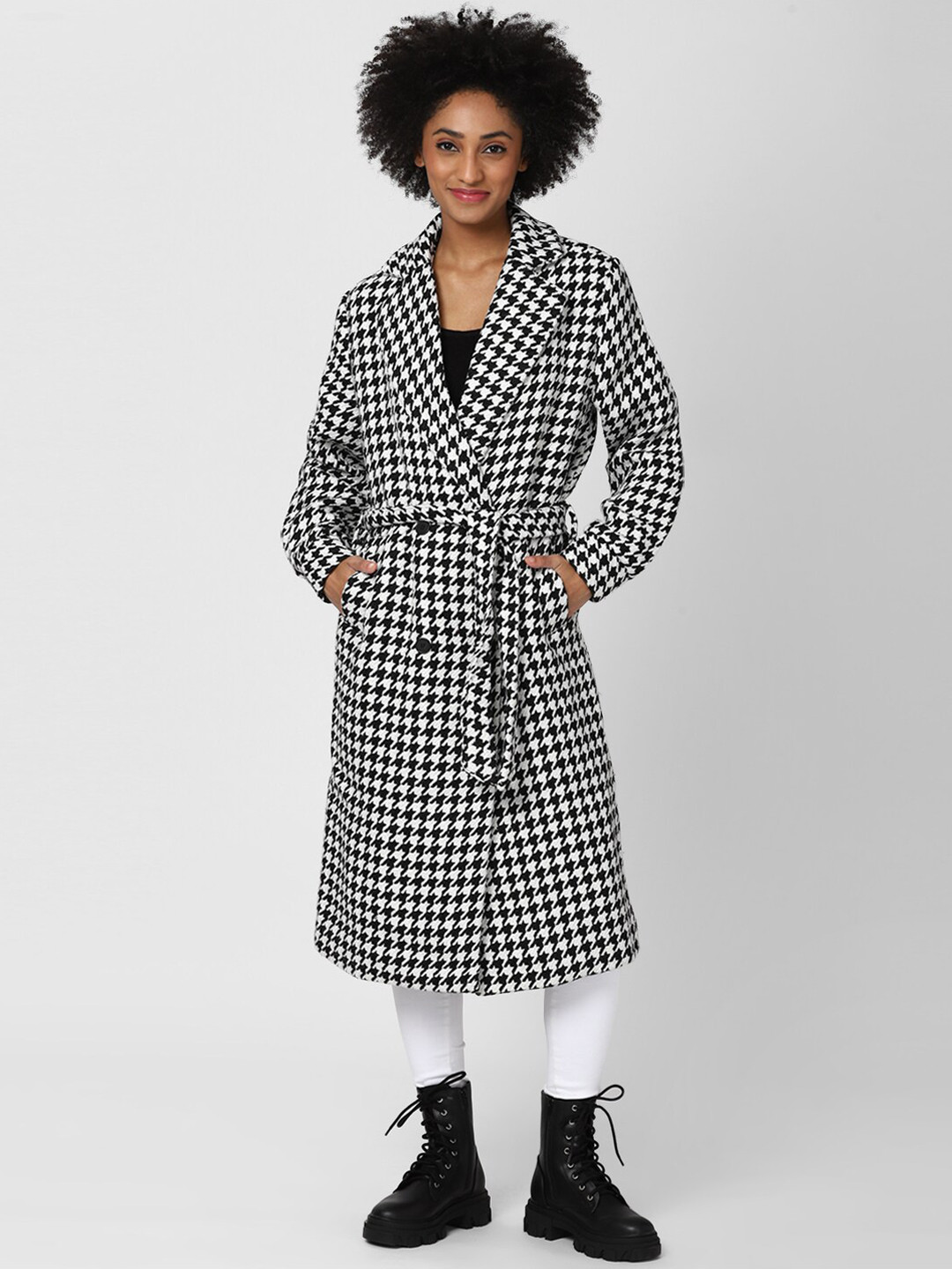 

FOREVER 21 Women White & Black Checked Trench Coat