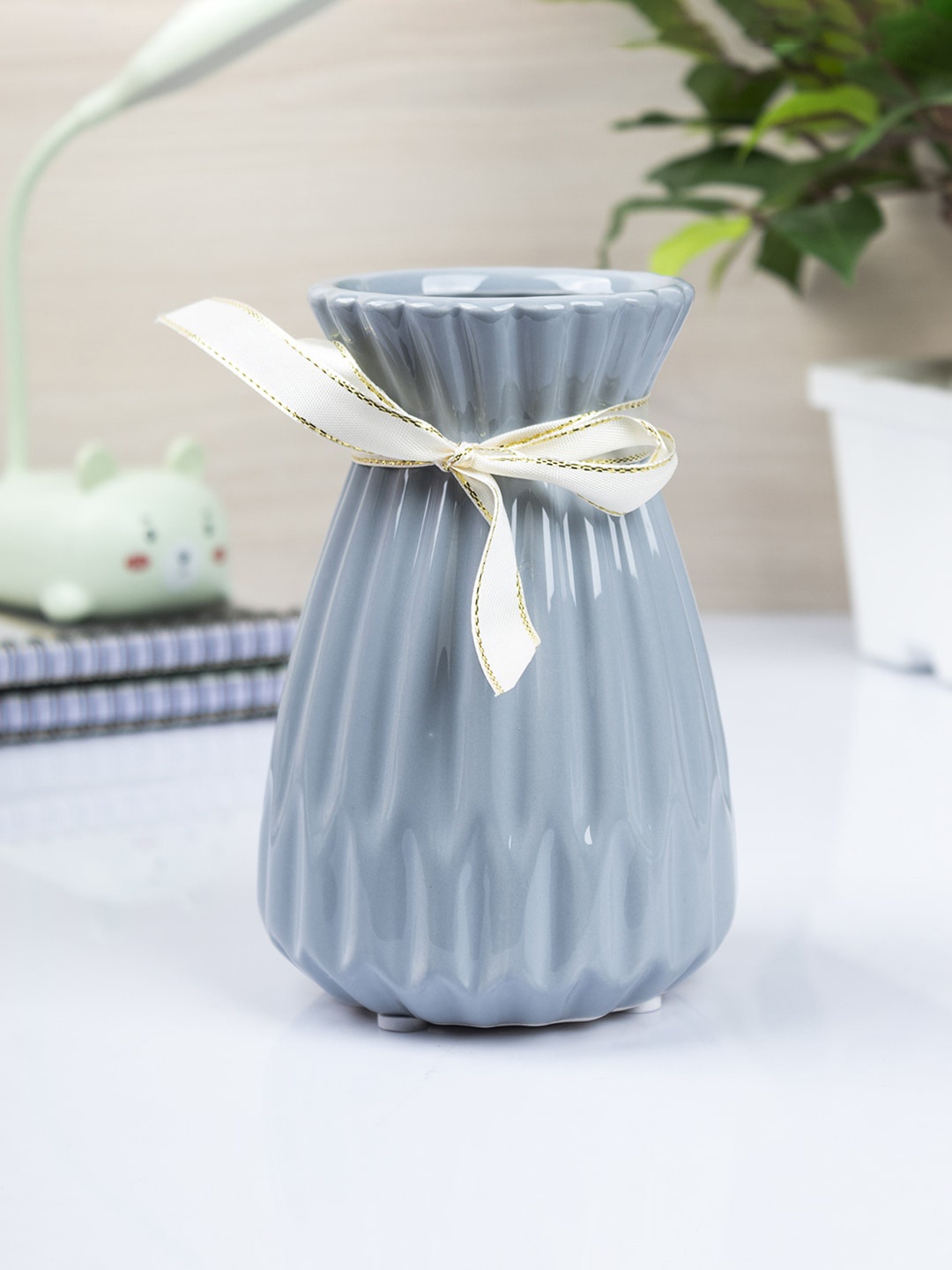 

MARKET99 Grey Textured Ceramic Vase