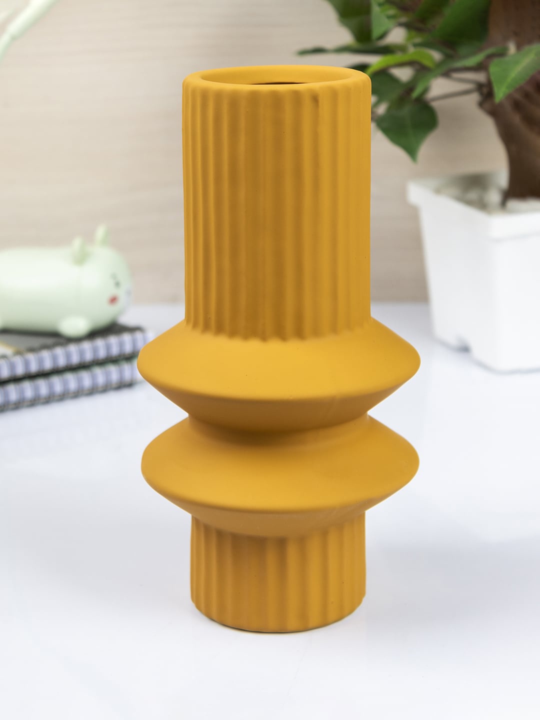 

MARKET99 Yellow Textured Ceramic Flower Vase
