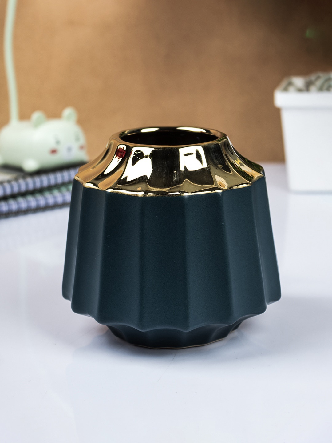 

MARKET99 Sea Green & Gold-Toned Textured Ceramic Flower Vase