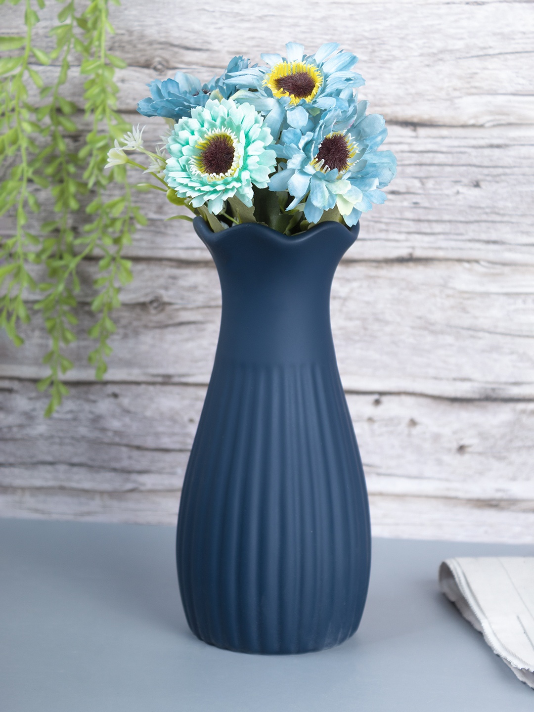 

MARKET99 Navy Blue Textured Ceramic Vase