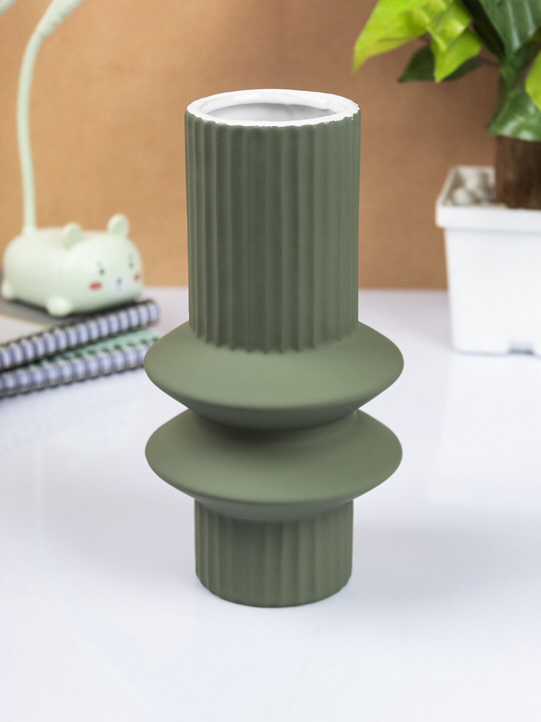 

MARKET99 Green Textured Ceramic Flower Vase