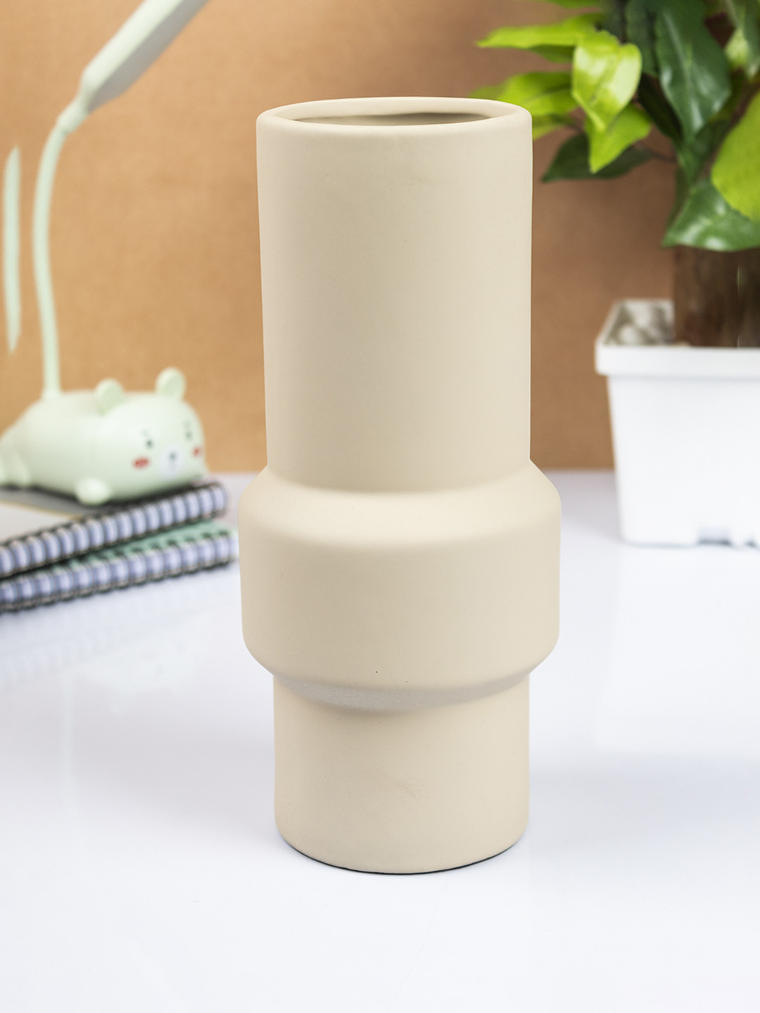 

MARKET99 Beige Textured Ceramic Flower Vase