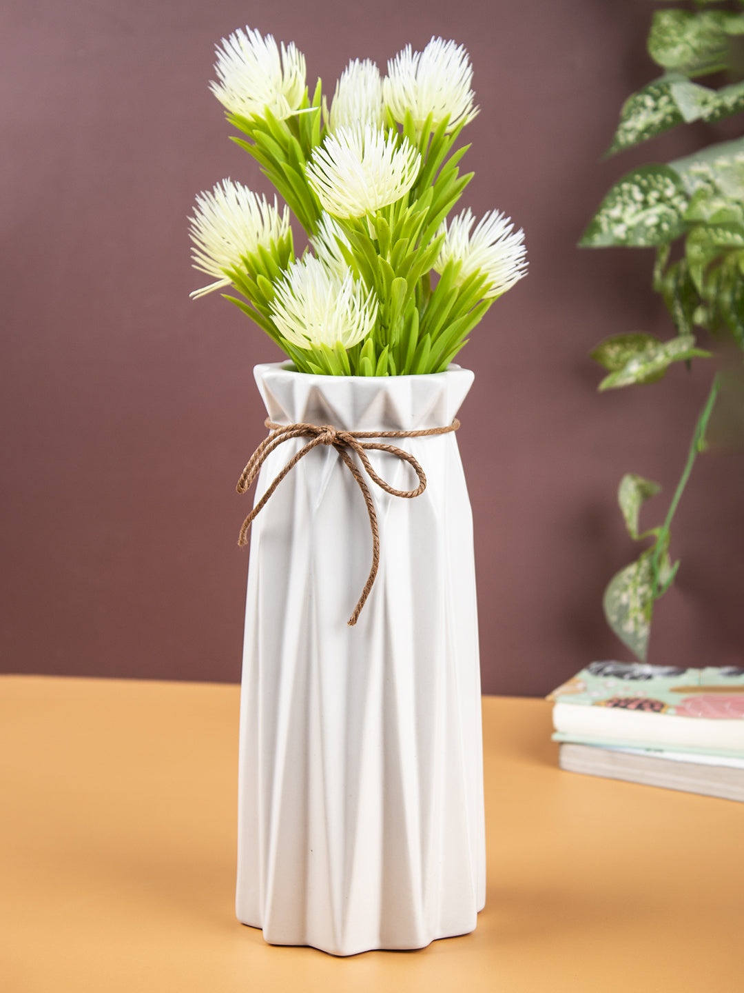 

MARKET99 White Textured Ceramic Flower Vase