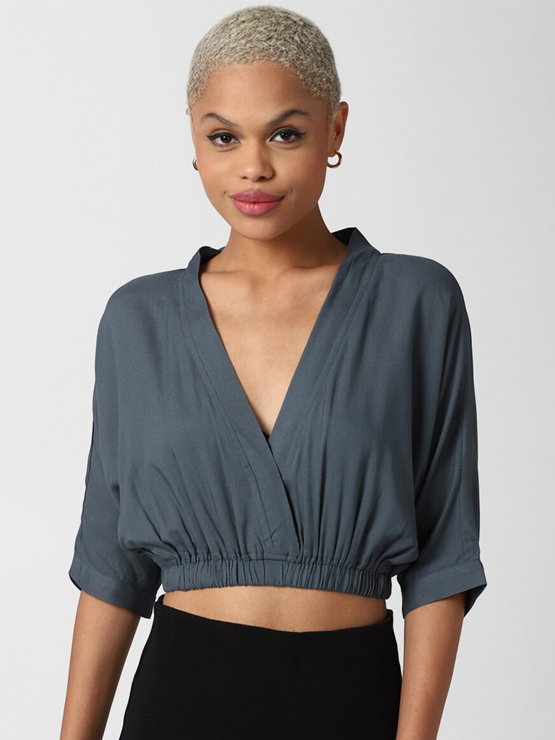 

FOREVER 21 Grey Solid Crop Regular Top